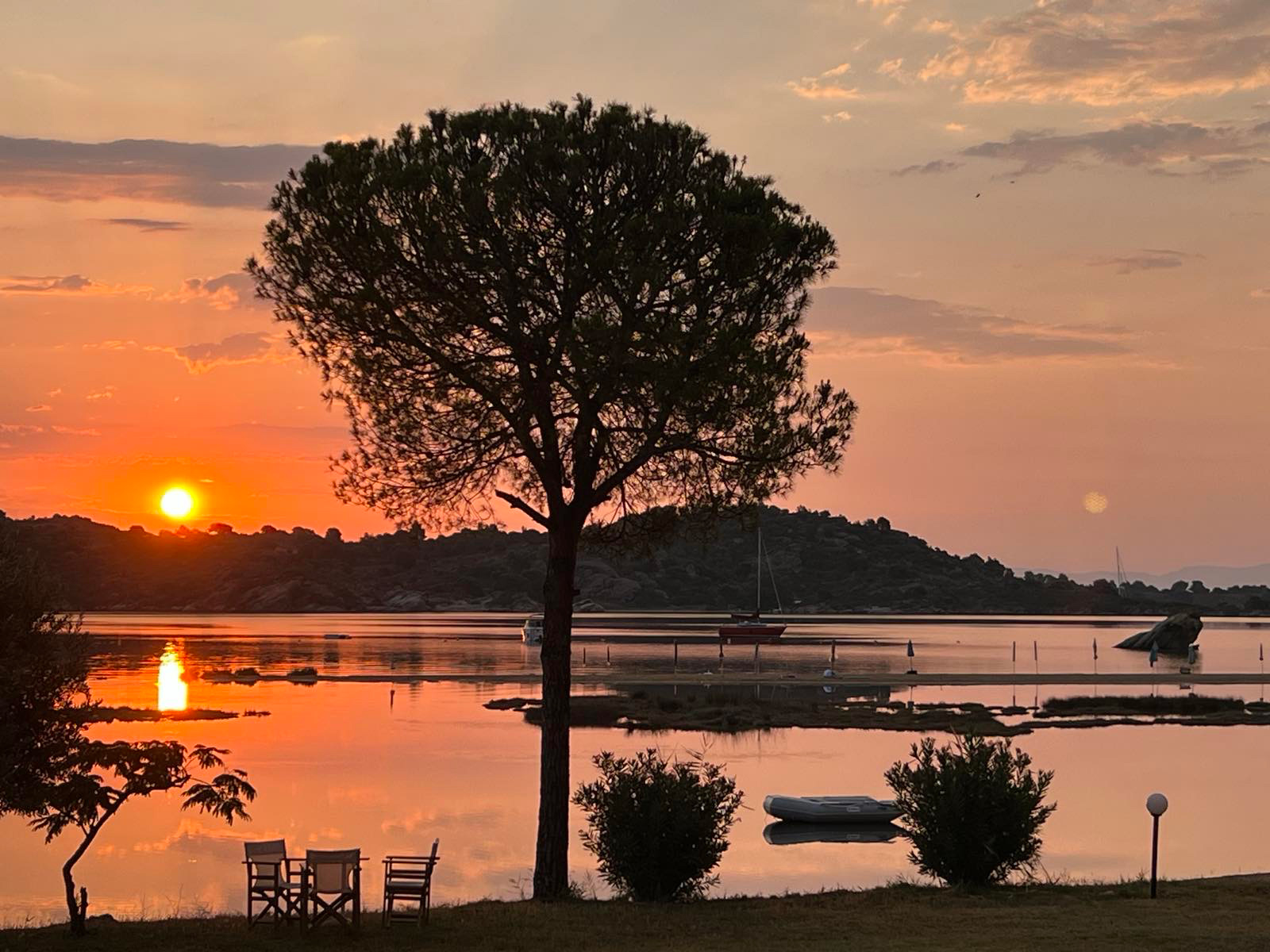 Sunrise over the lagoon at Bloomora.